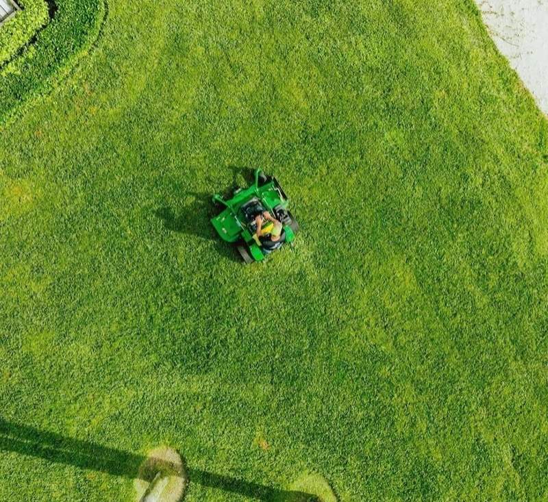 Commercial landscape company providing weekly service in Palm Beach County, FL-1-1