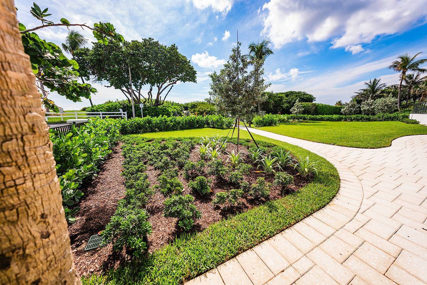 Commercial landscaping and construction services for HOA in Manalapan, FL