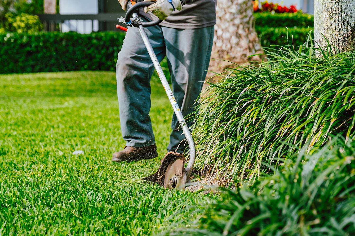 Commercial lawn maintenance edging turf and landscape beds for HOA property landscaping services in Boynton Beach, FL